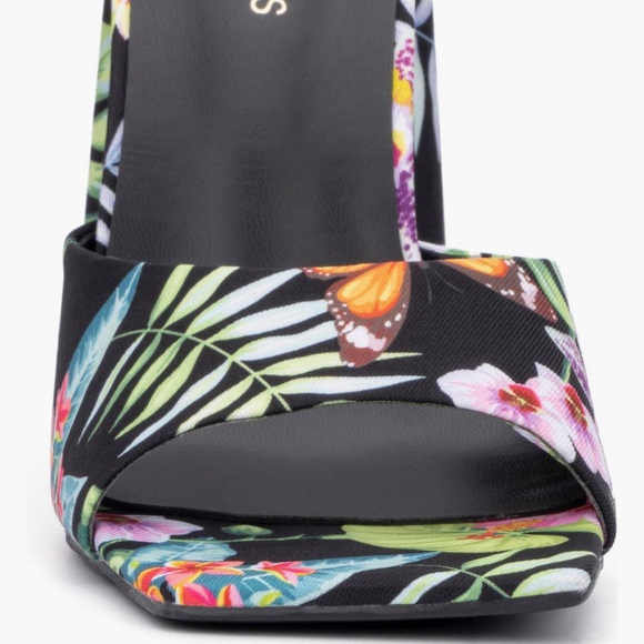 TORGEIS- Paradise Tropical Print Block Heel Sandal - Picture 5 of 8